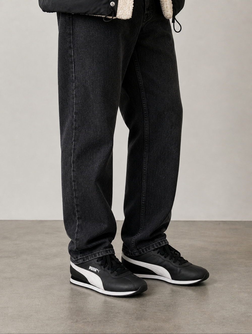 Puma Men's Black and White Sneakers